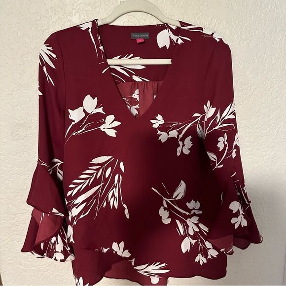 VINCE CAMUTO Women' Maroon Ruffled Pleated Floral Flutter Sleeve V Neck Blouse - Picture 10 of 15
